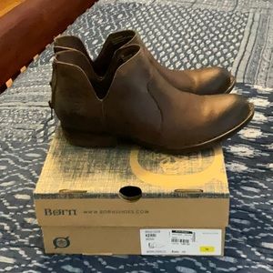 Born "Kerri" Boots size 39